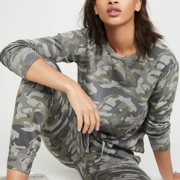 Monrow Grey Camo Raglan Sweatshirt small - Picture 1 of 8